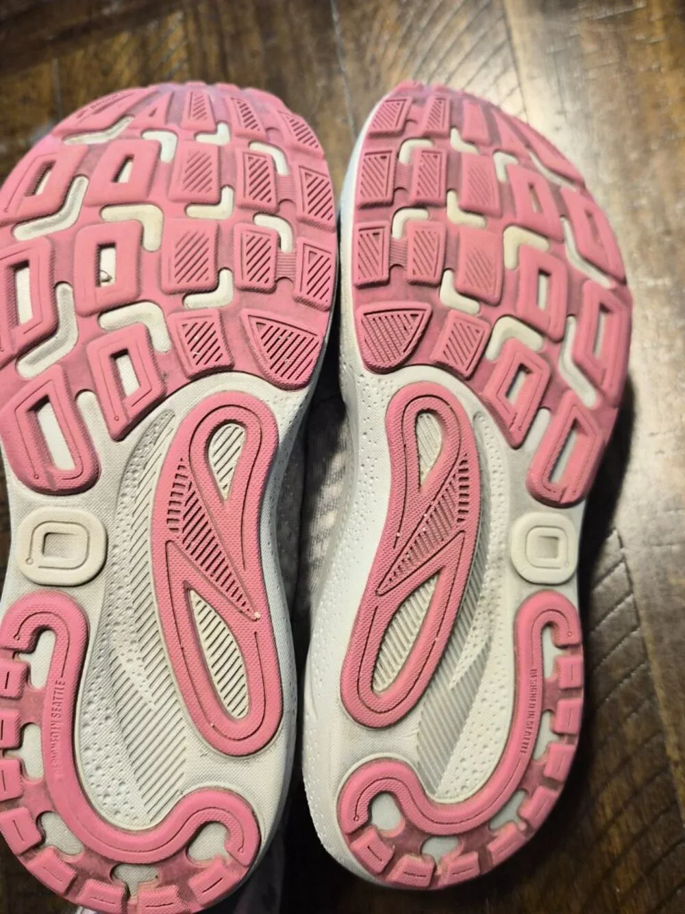 Brooks Adrenaline GTS 24 Womens Sz 9.5 Wide Gray Pink Running Shoes 1204261D019